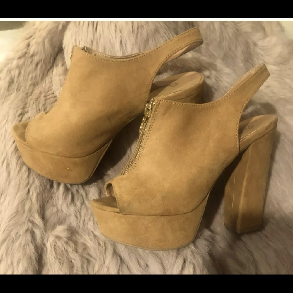 Quipid size 6 brown platform heels